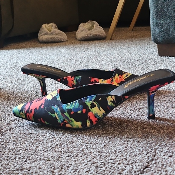 Pumps - Picture 2 of 2